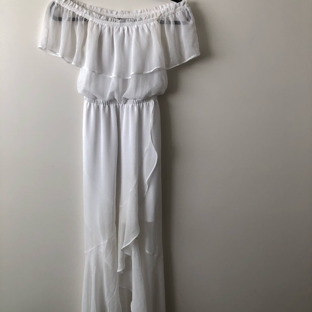 White Express dress 🕊